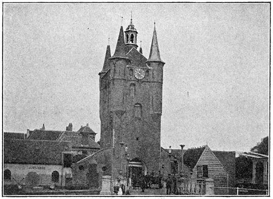 De Zuidhavenpoort met brug te Zieriksee.